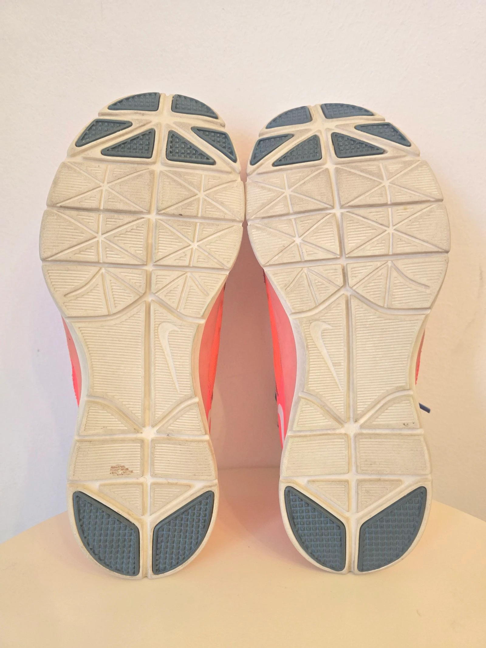 Nike sneakers – photo 3